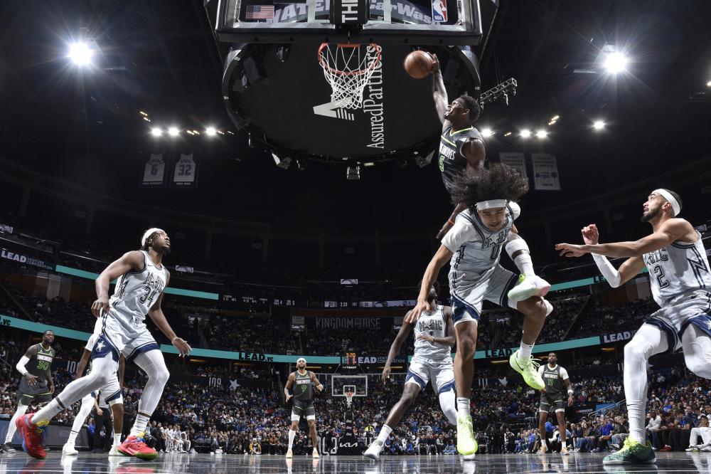 他以出色的 他以出色的