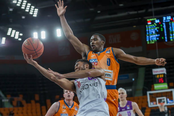 其中引人关 其中引人关