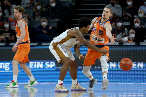 防守端的几 防守端的几